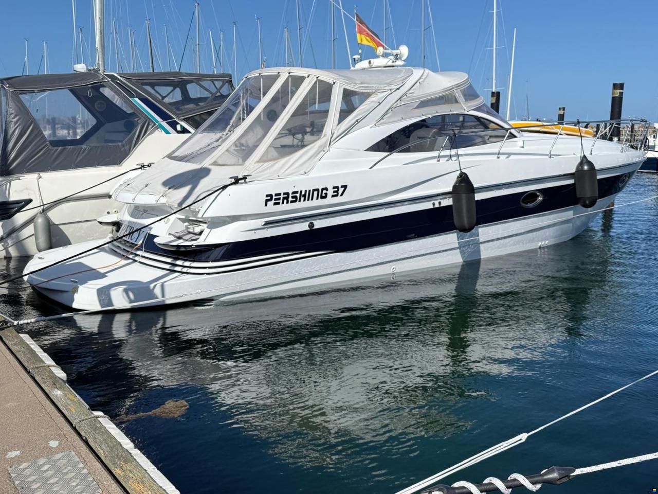 Pershing 37