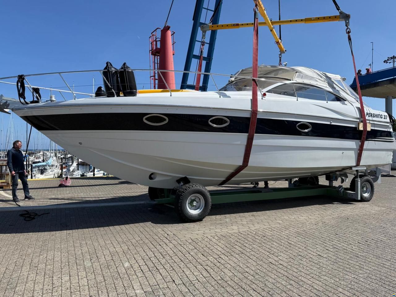 Pershing 37