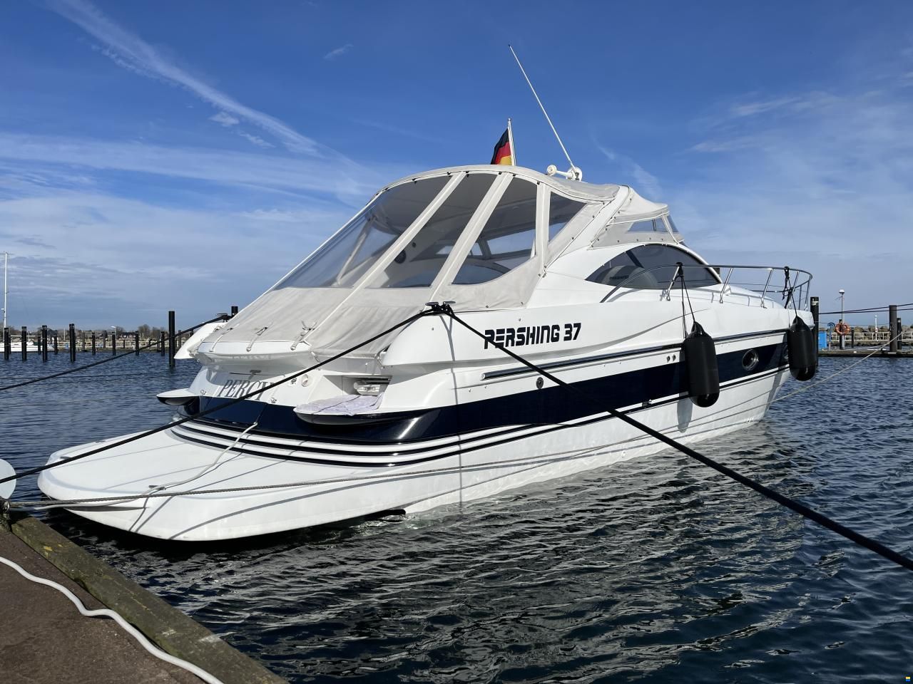 Pershing 37