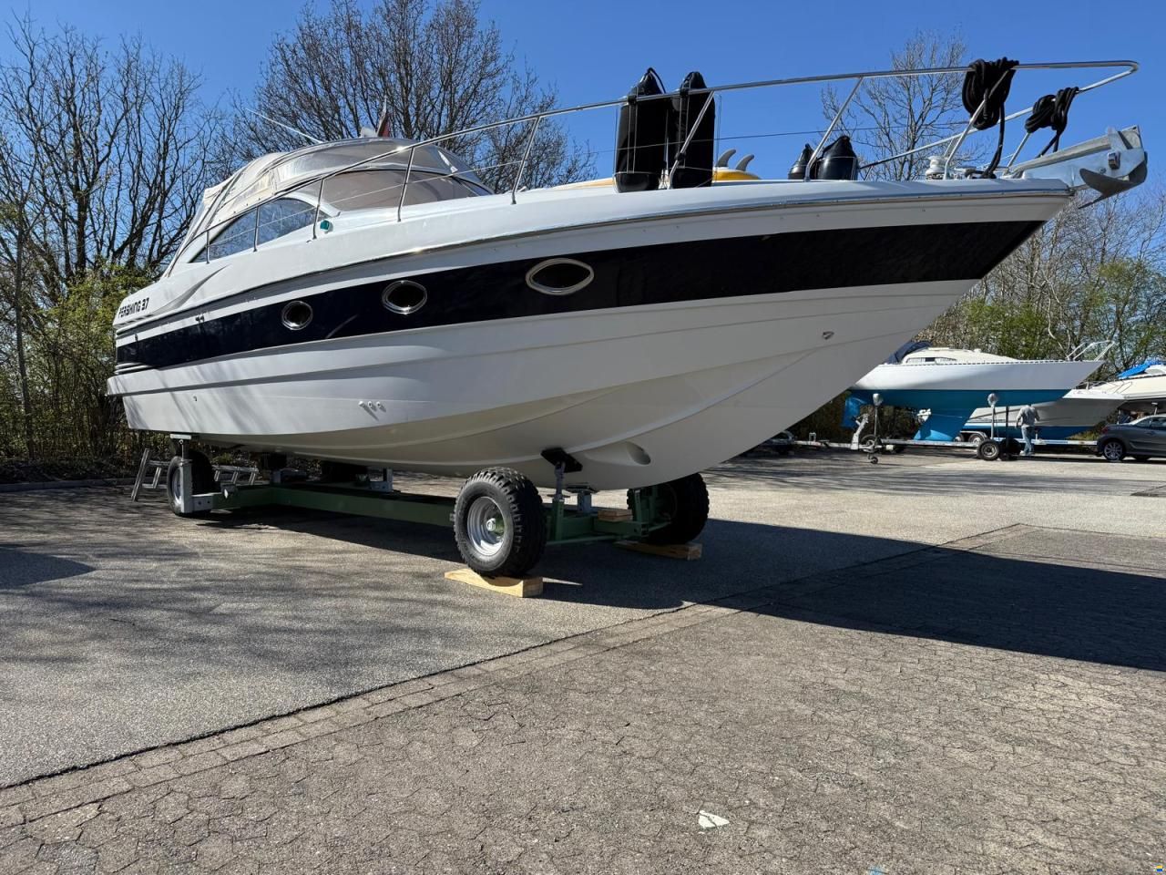 Pershing 37