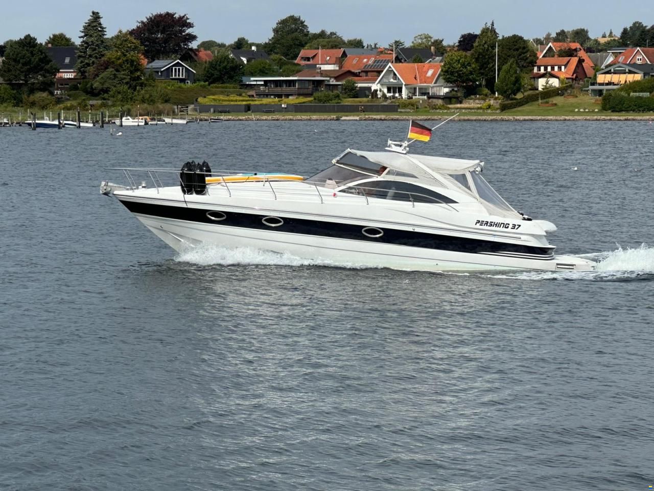 Pershing 37