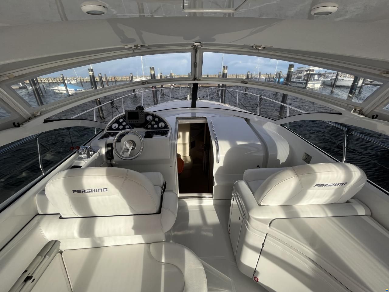 Pershing 37