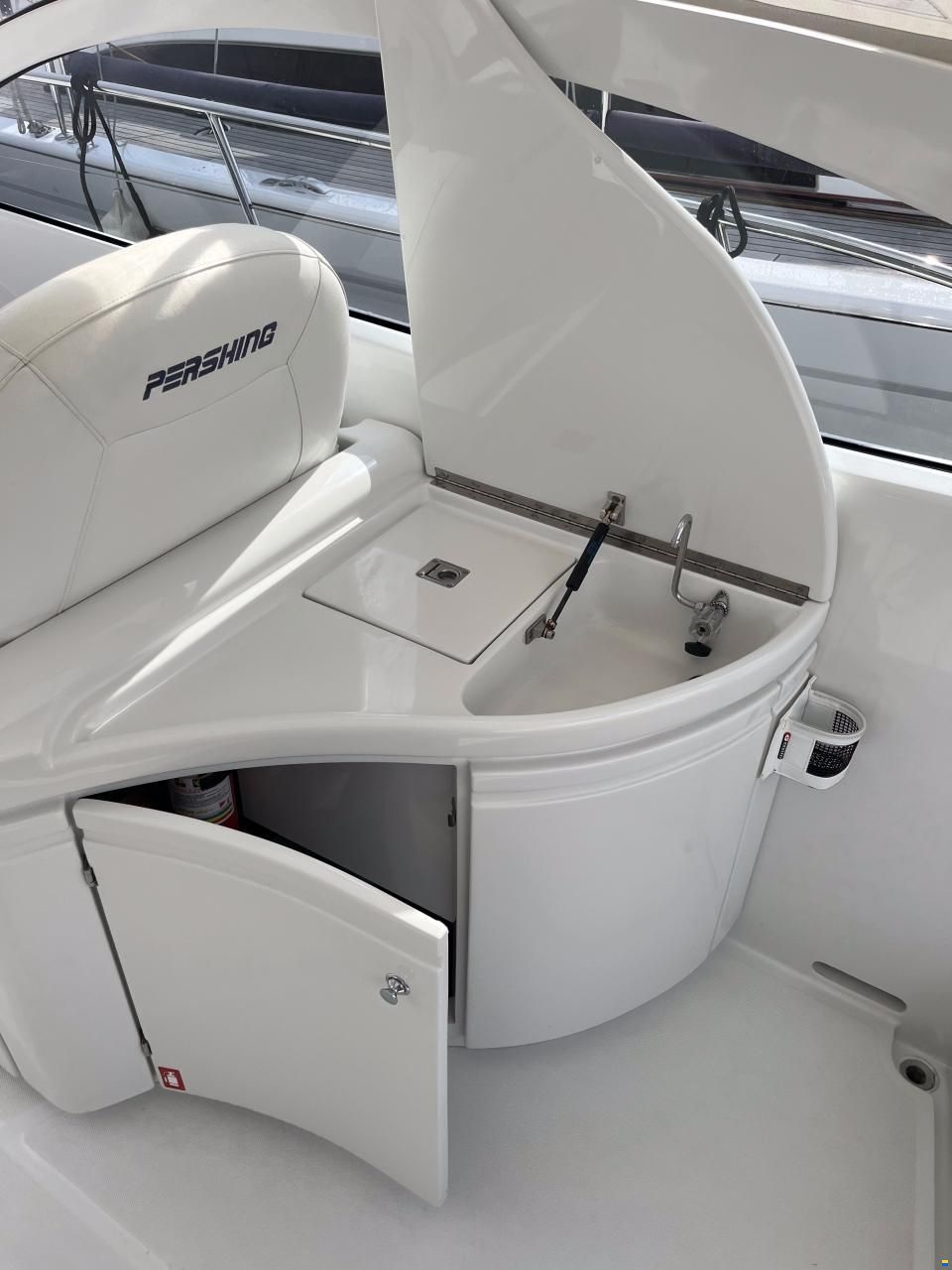 Pershing 37