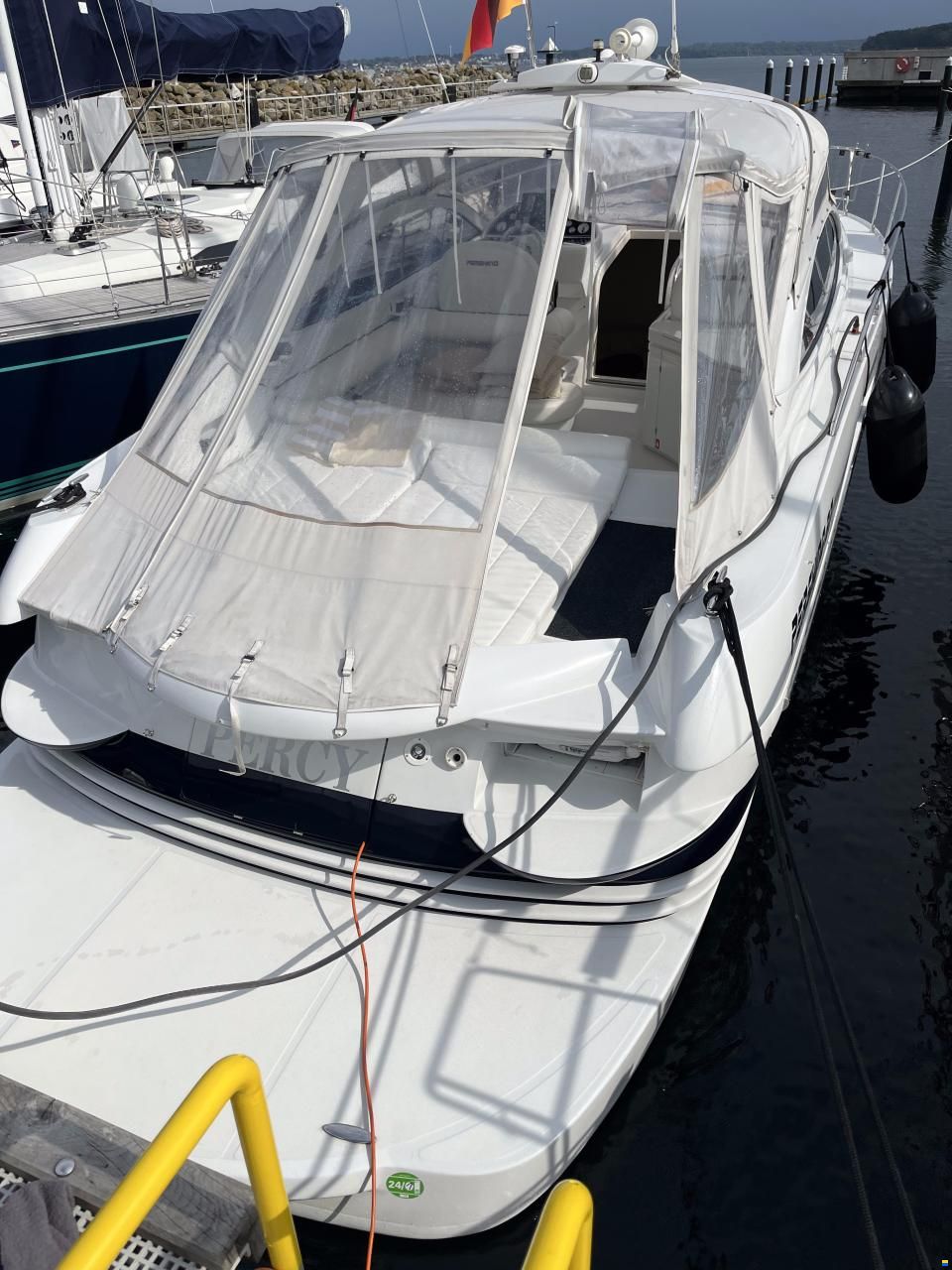 Pershing 37