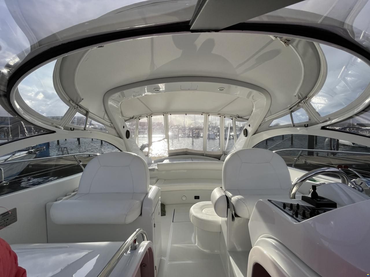 Pershing 37