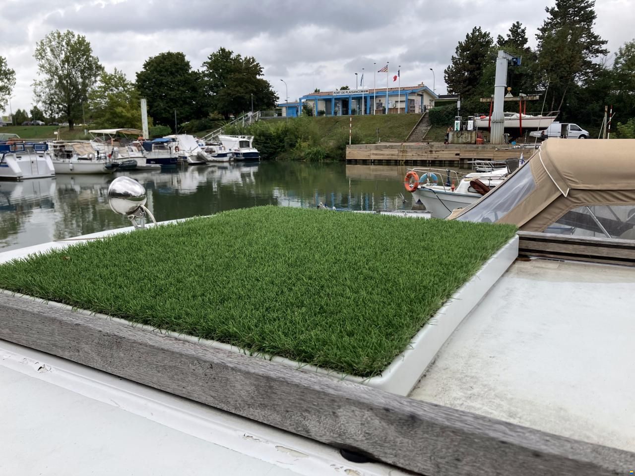 Locaboat P&eacute;nichette