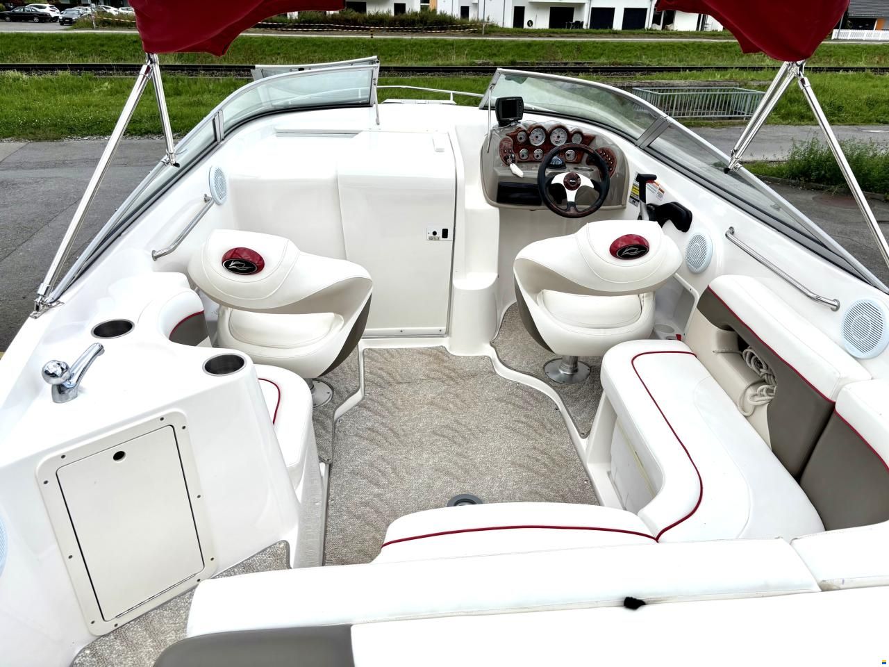 Rinker 232 Captiva Cuddy