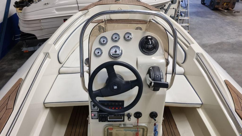 Scanner Envy 710 RIB 300pk met trailer