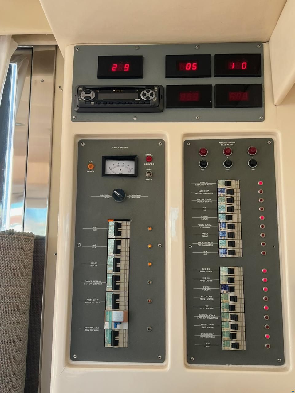 Azimut Flybridge 37