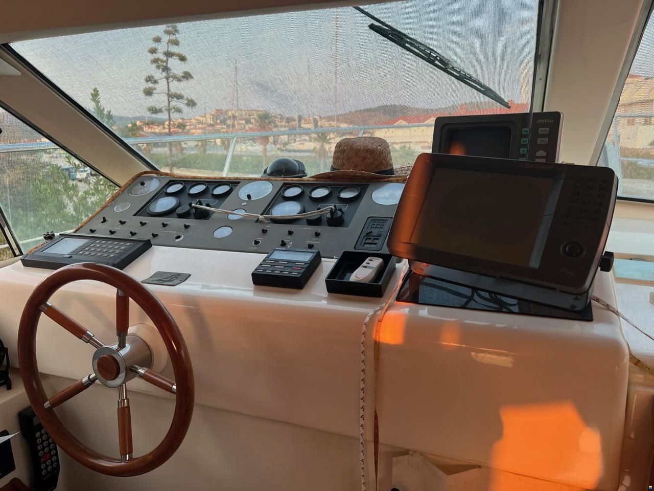 Azimut Flybridge 37