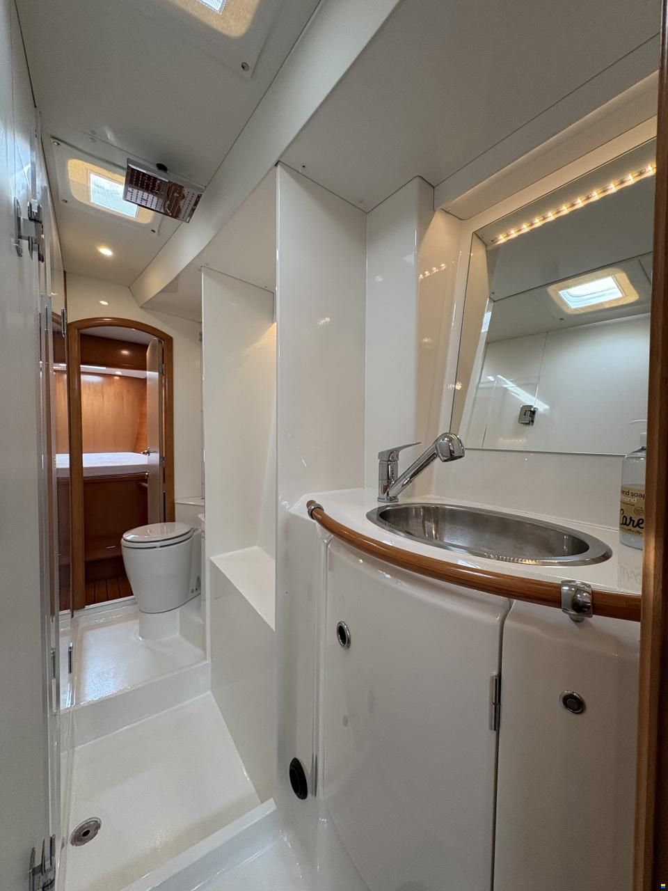 Lagoon 410