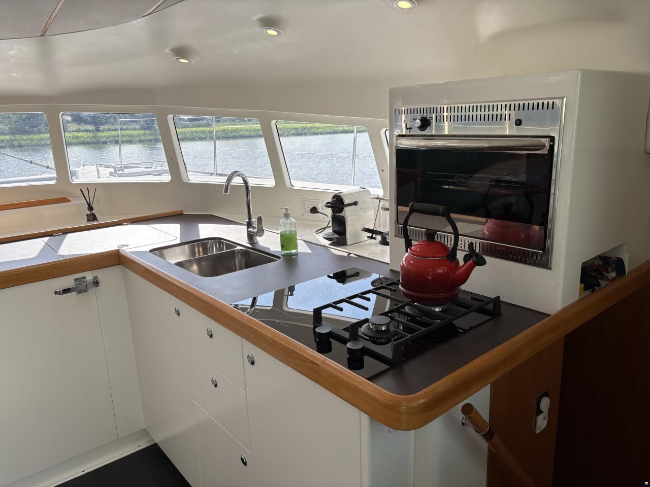 Lagoon 410