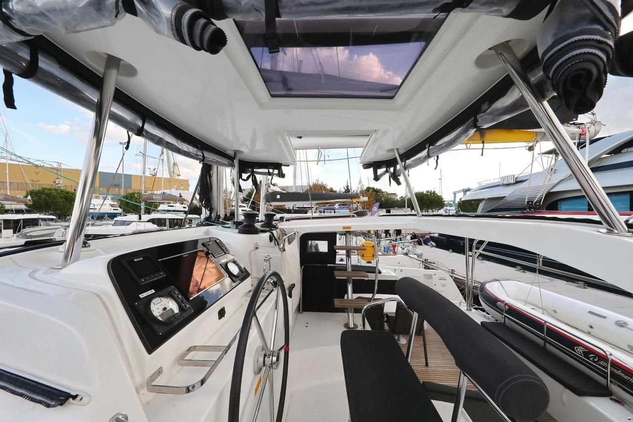 Lagoon 42