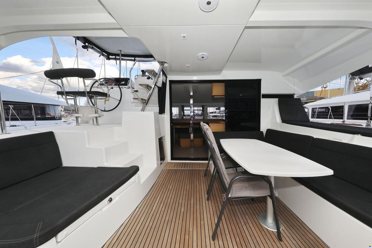 Lagoon 42