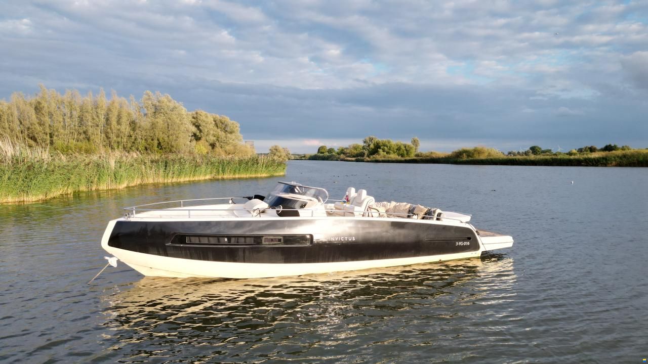 Invictus 280GT