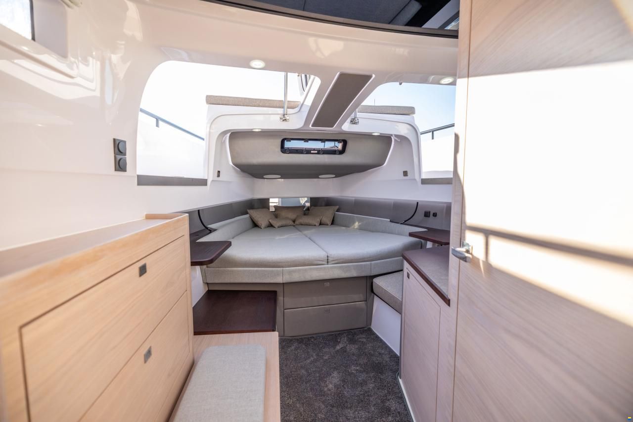 Axopar 45 Cross Cabin