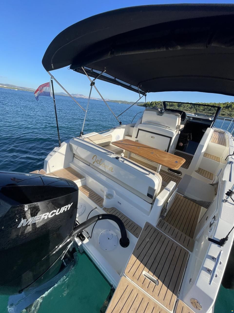 Quicksilver Activ 875 Sundeck