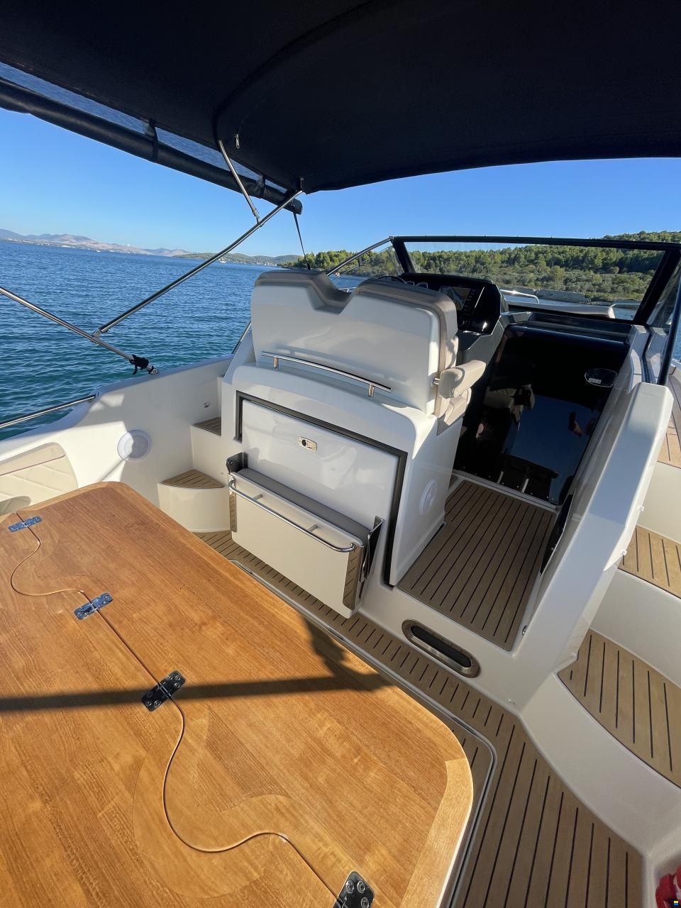 Quicksilver Activ 875 Sundeck