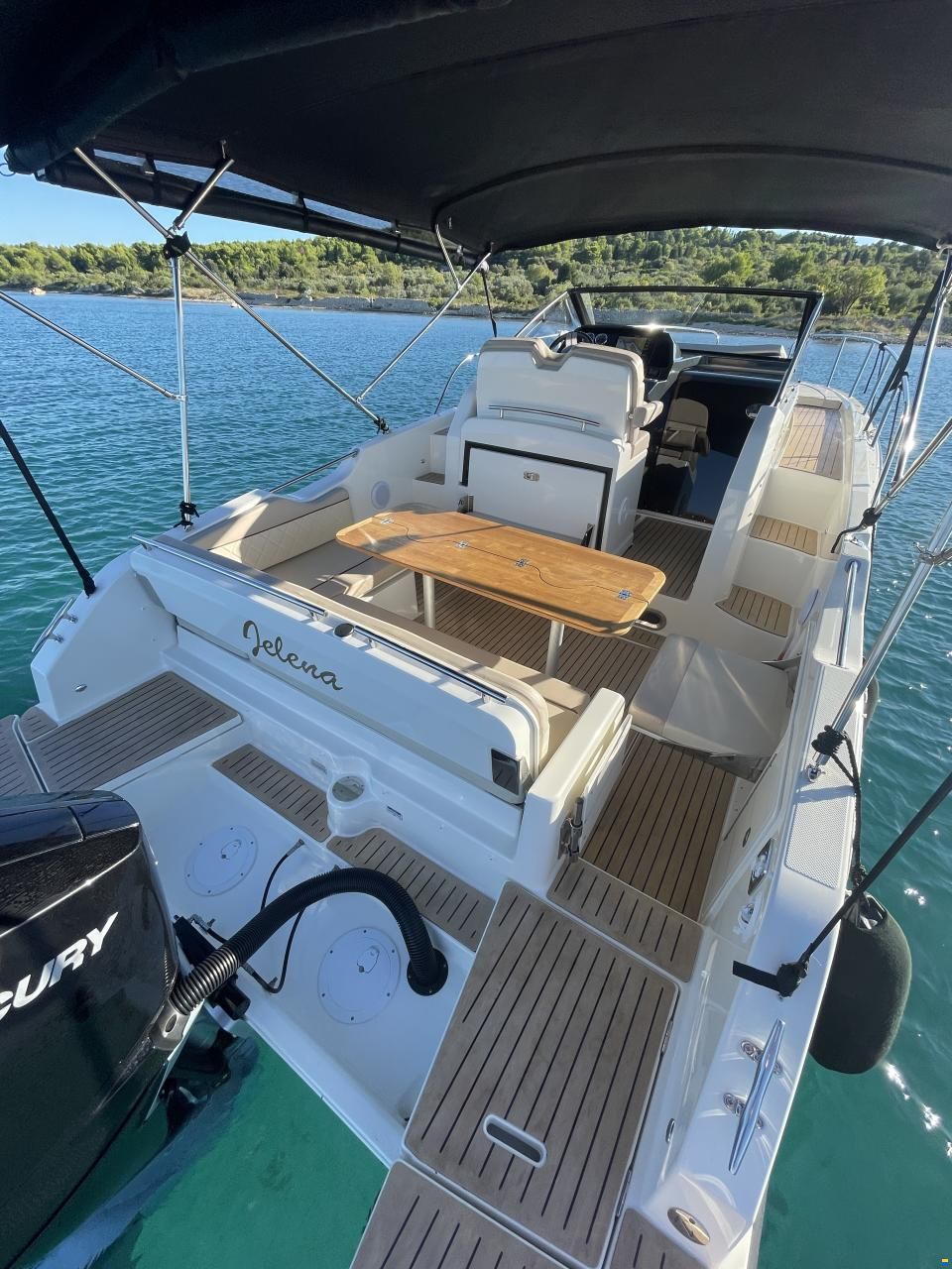 Quicksilver Activ 875 Sundeck