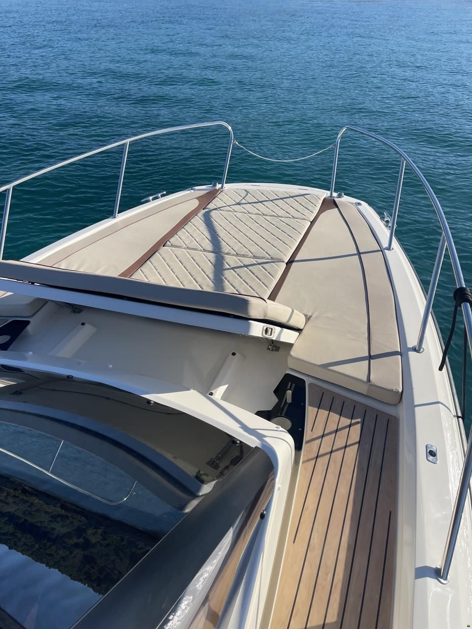 Quicksilver Activ 875 Sundeck