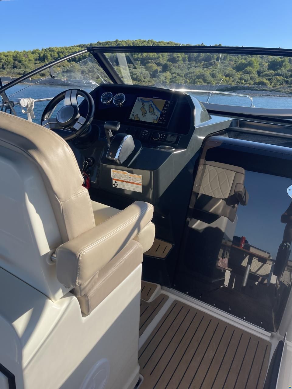 Quicksilver Activ 875 Sundeck