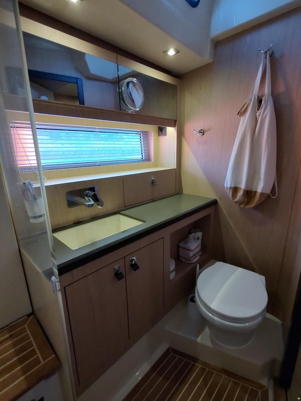 Beneteau OCEANIS YACHT 62