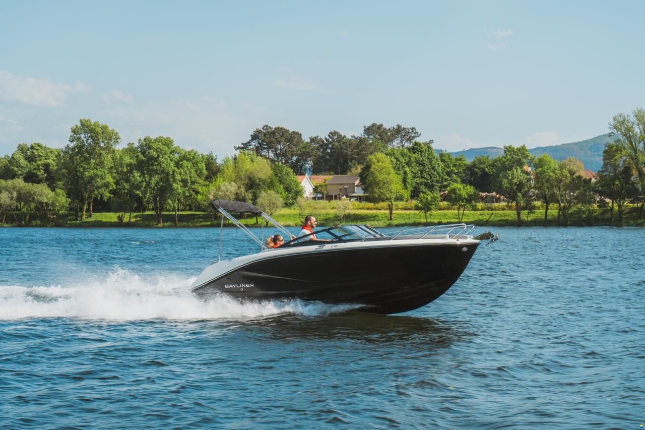 Bayliner C21i Cuddy IB Premiere