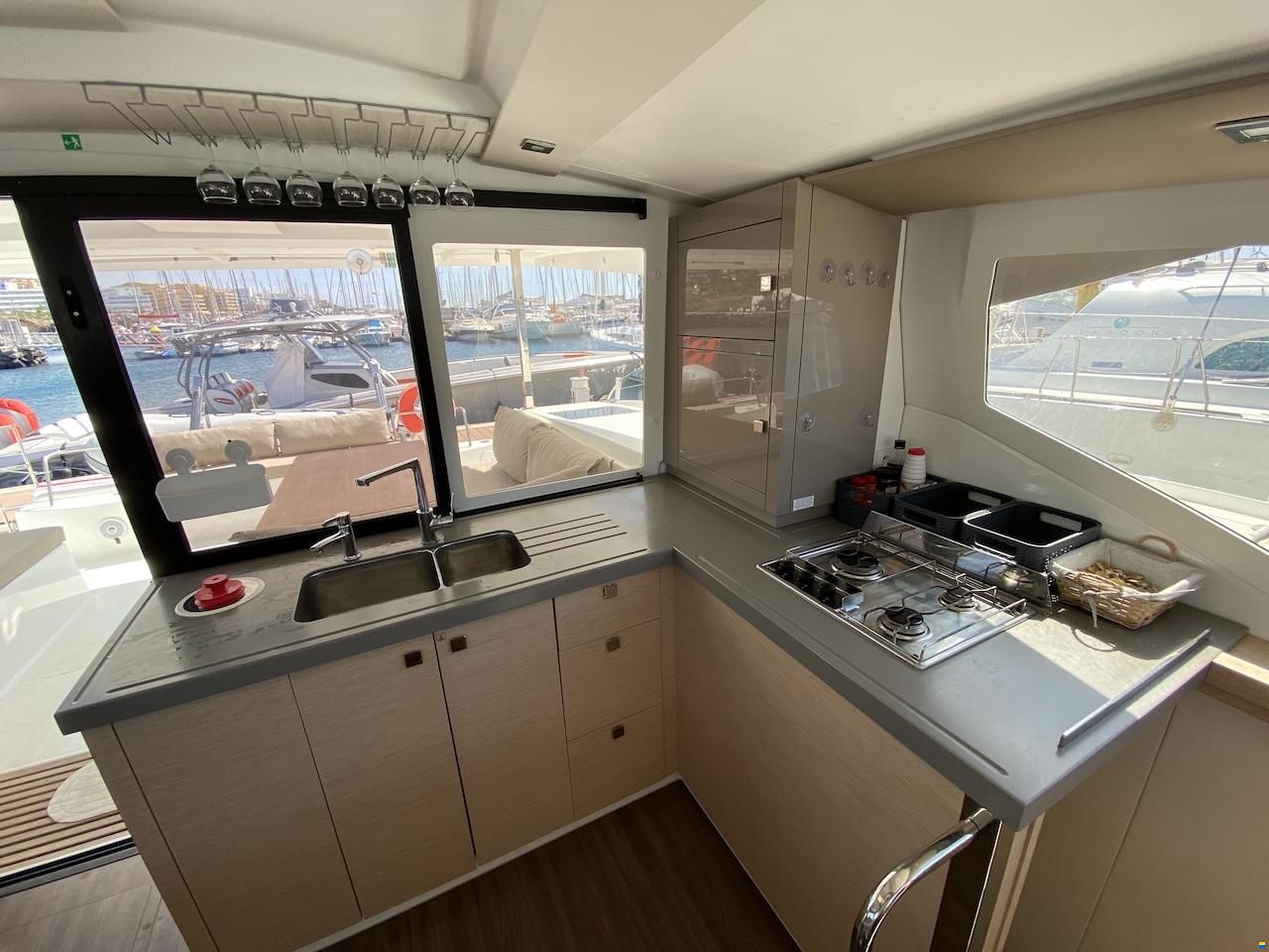 Fountaine Pajot LUCIA 40