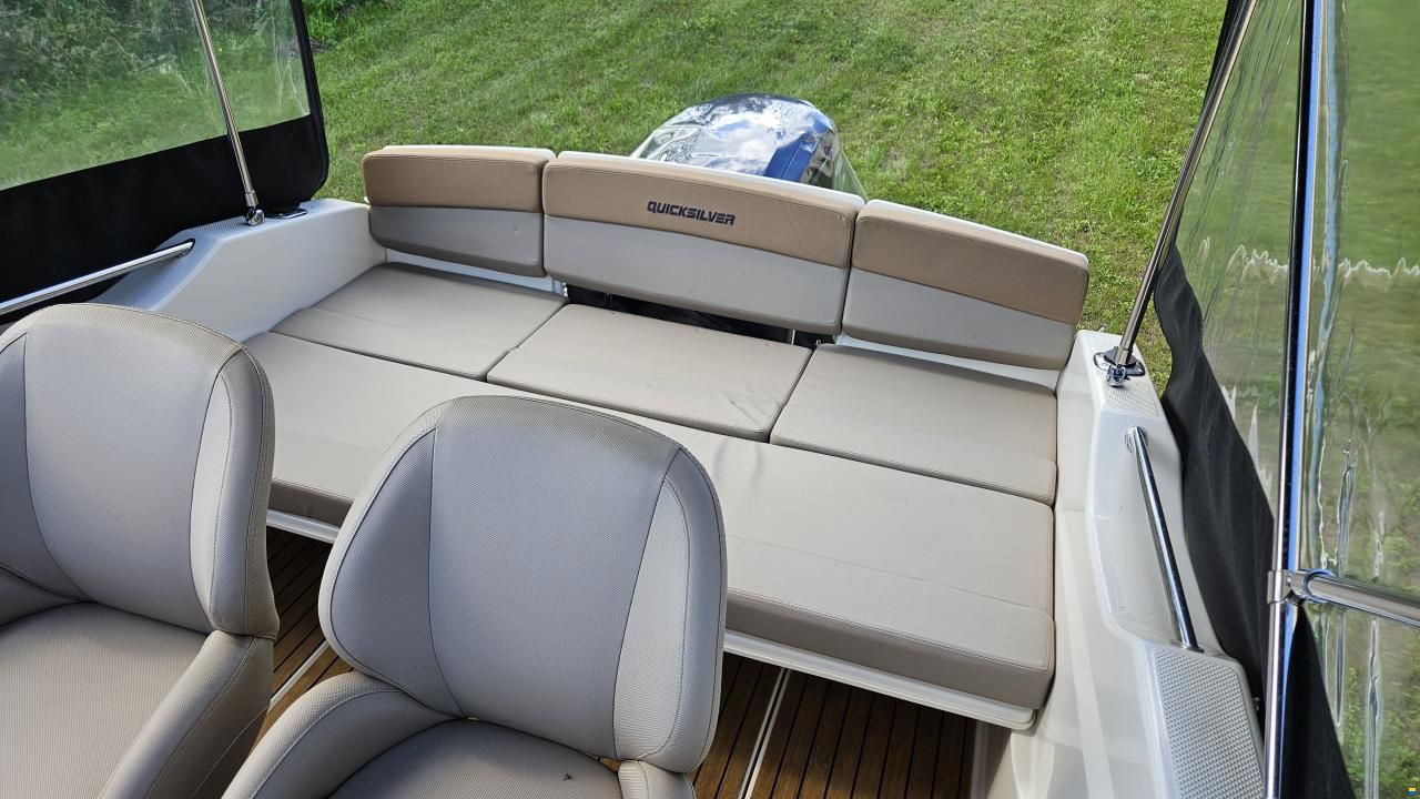 Quicksilver Activ 555 Cabin