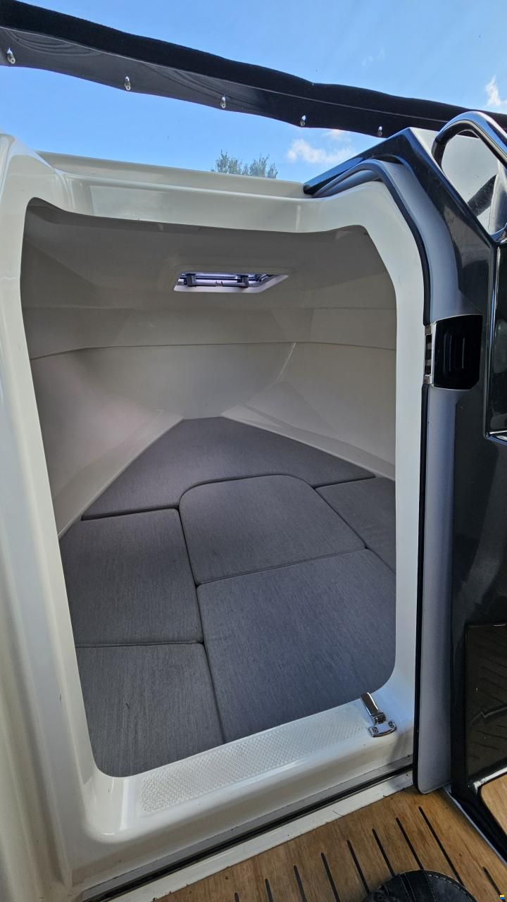 Quicksilver Activ 555 Cabin