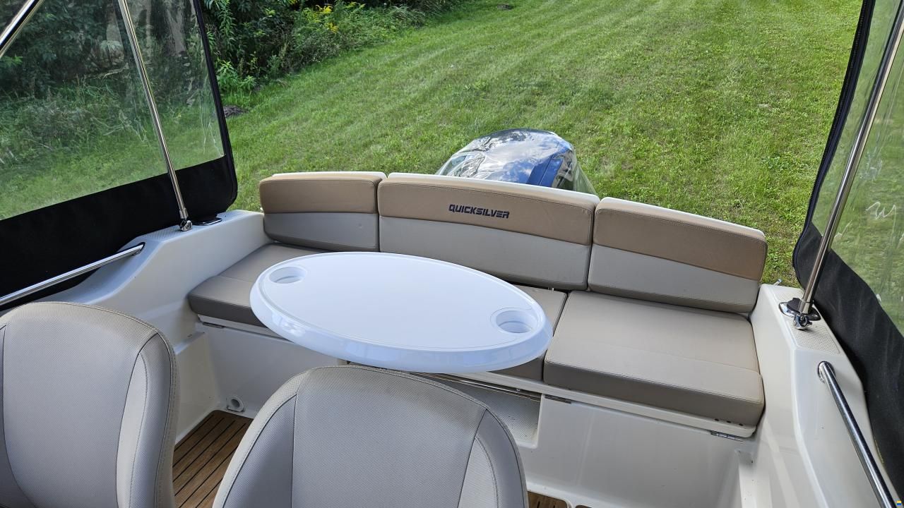 Quicksilver Activ 555 Cabin
