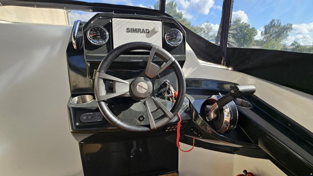 Quicksilver Activ 555 Cabin