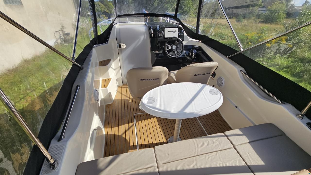 Quicksilver Activ 555 Cabin