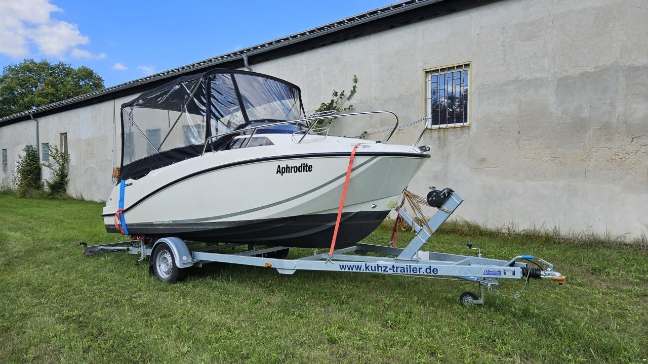 Quicksilver Activ 555 Cabin