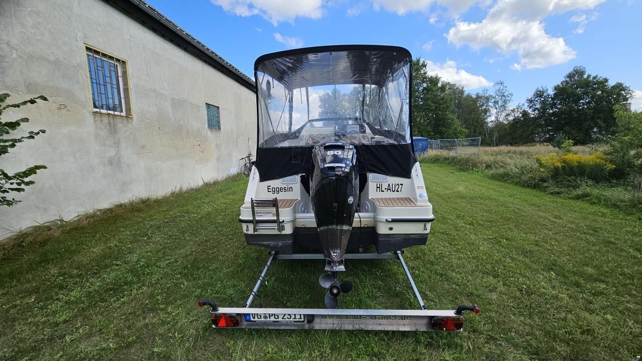 Quicksilver Activ 555 Cabin