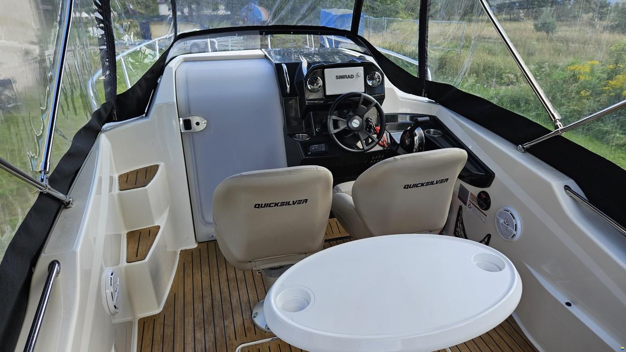 Quicksilver Activ 555 Cabin