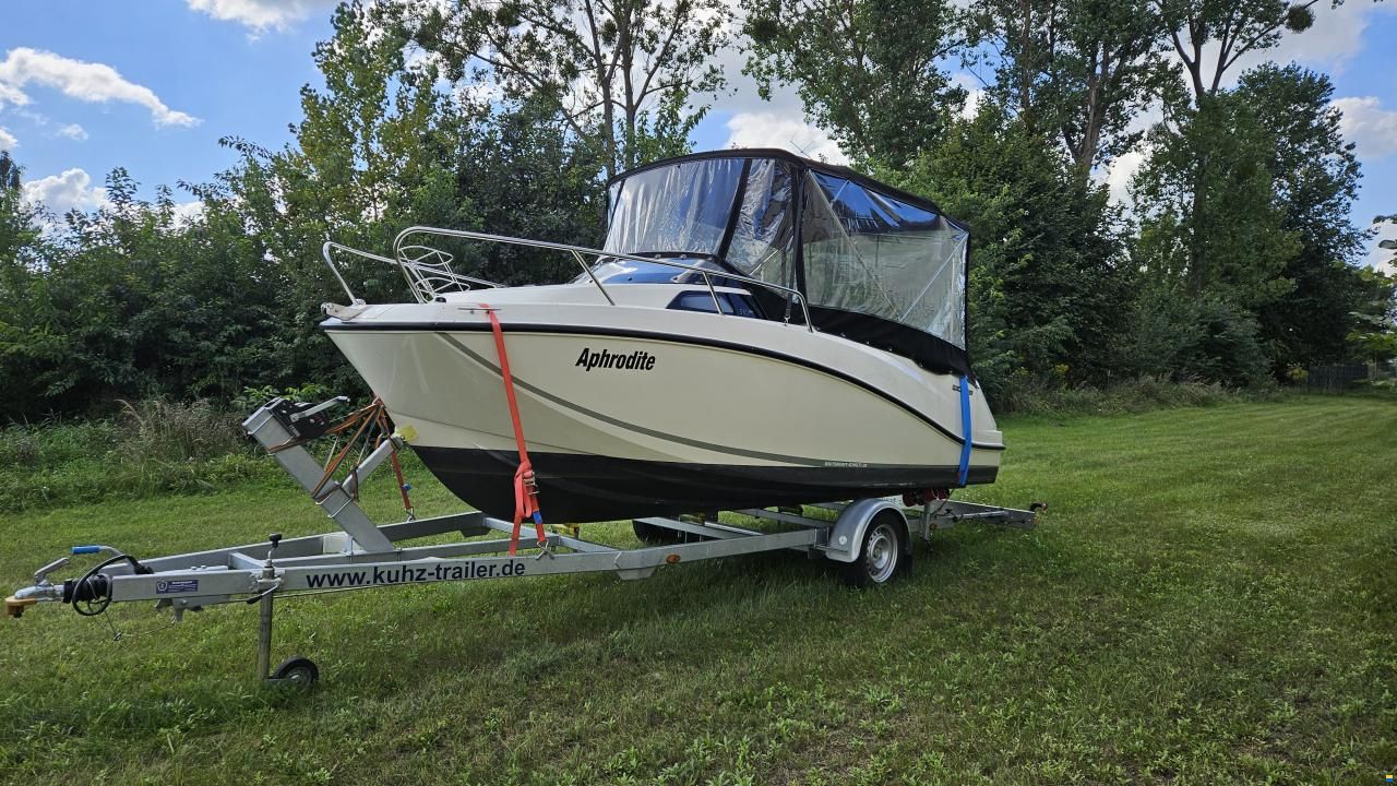 Quicksilver Activ 555 Cabin