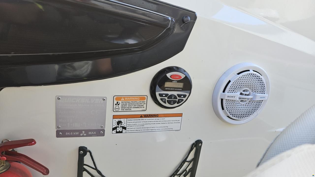 Quicksilver Activ 555 Cabin