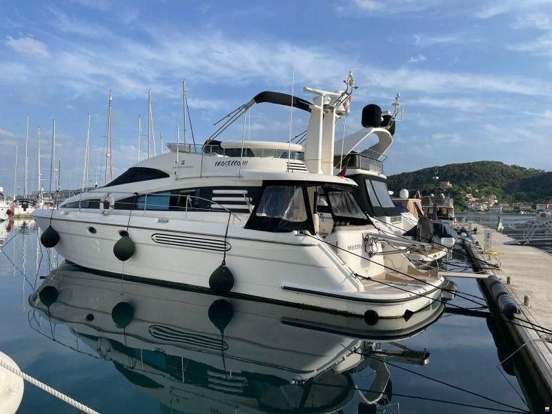 Fairline Squadron 52 Fly