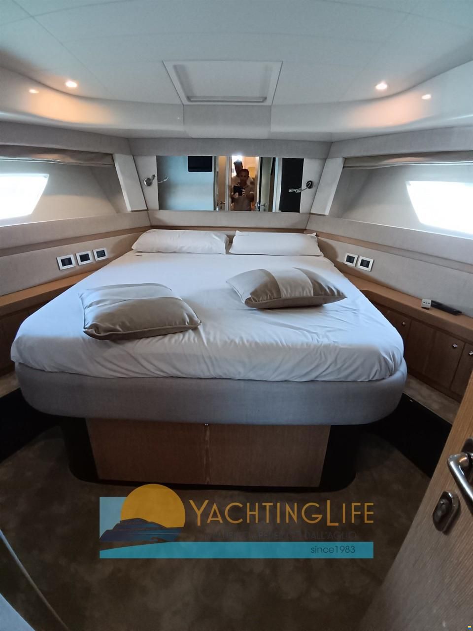 Ferretti 560