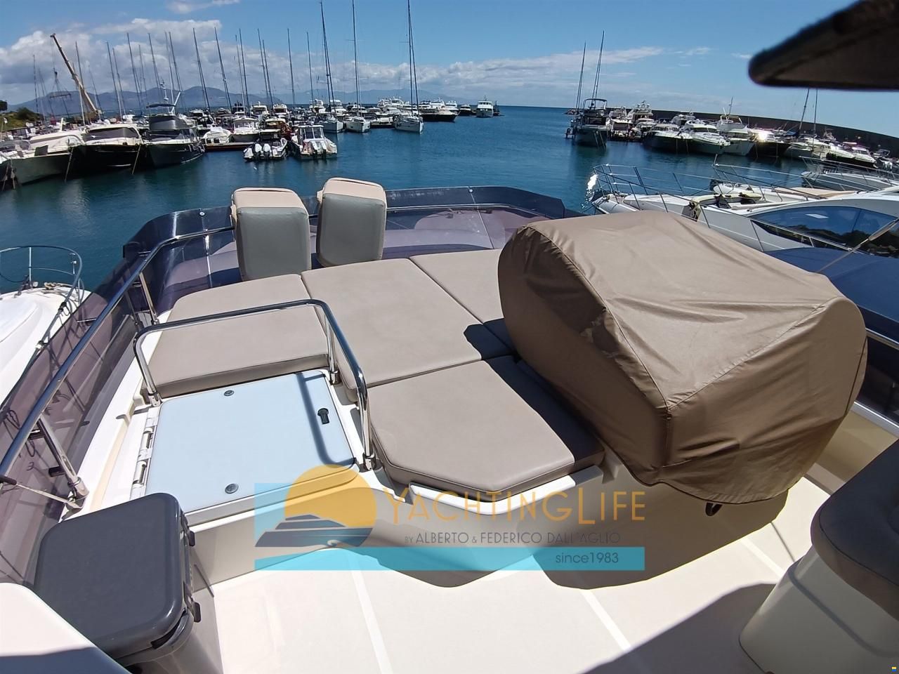 Ferretti 560