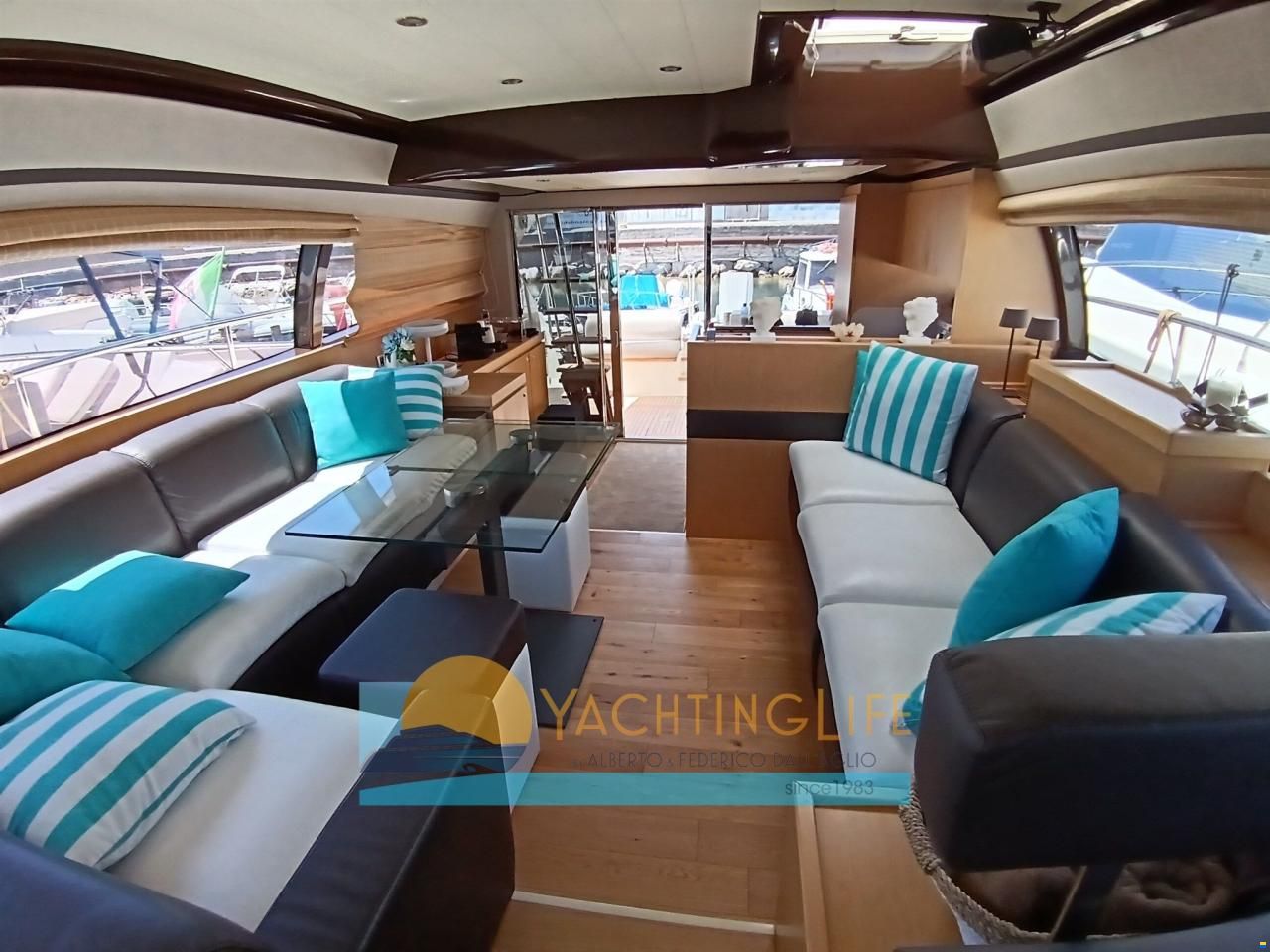 Ferretti 560