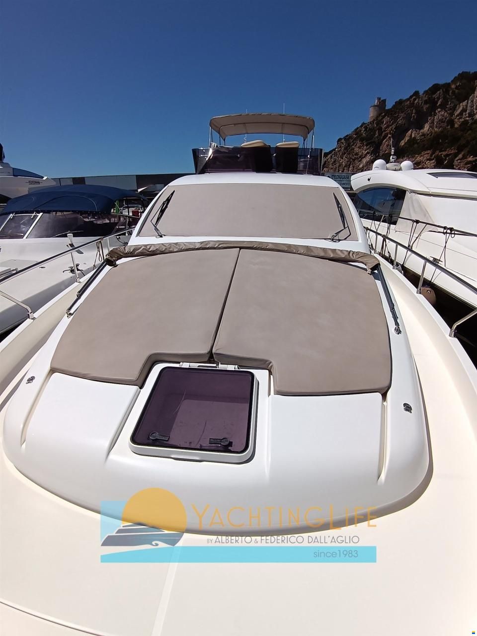 Ferretti 560