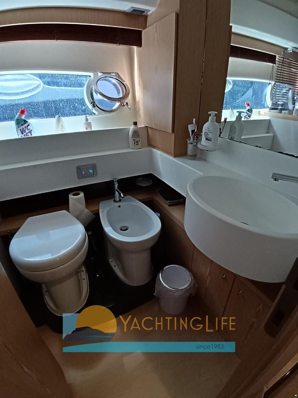 Ferretti 560