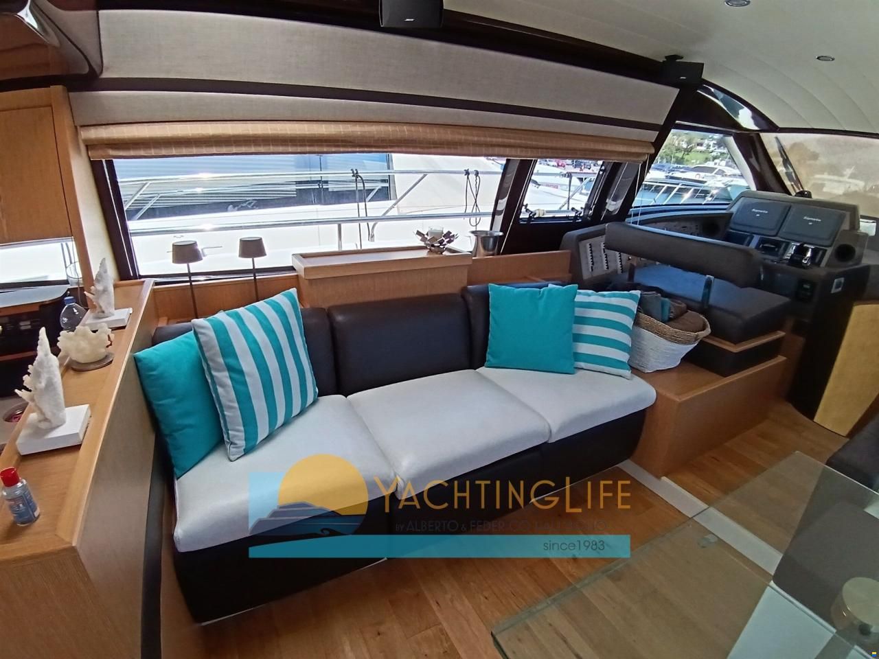 Ferretti 560