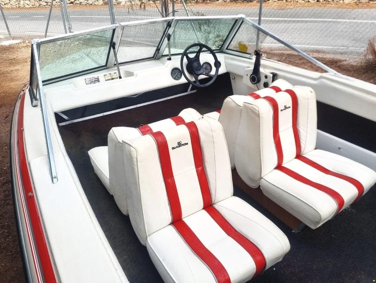 Glastron La Raya SV144