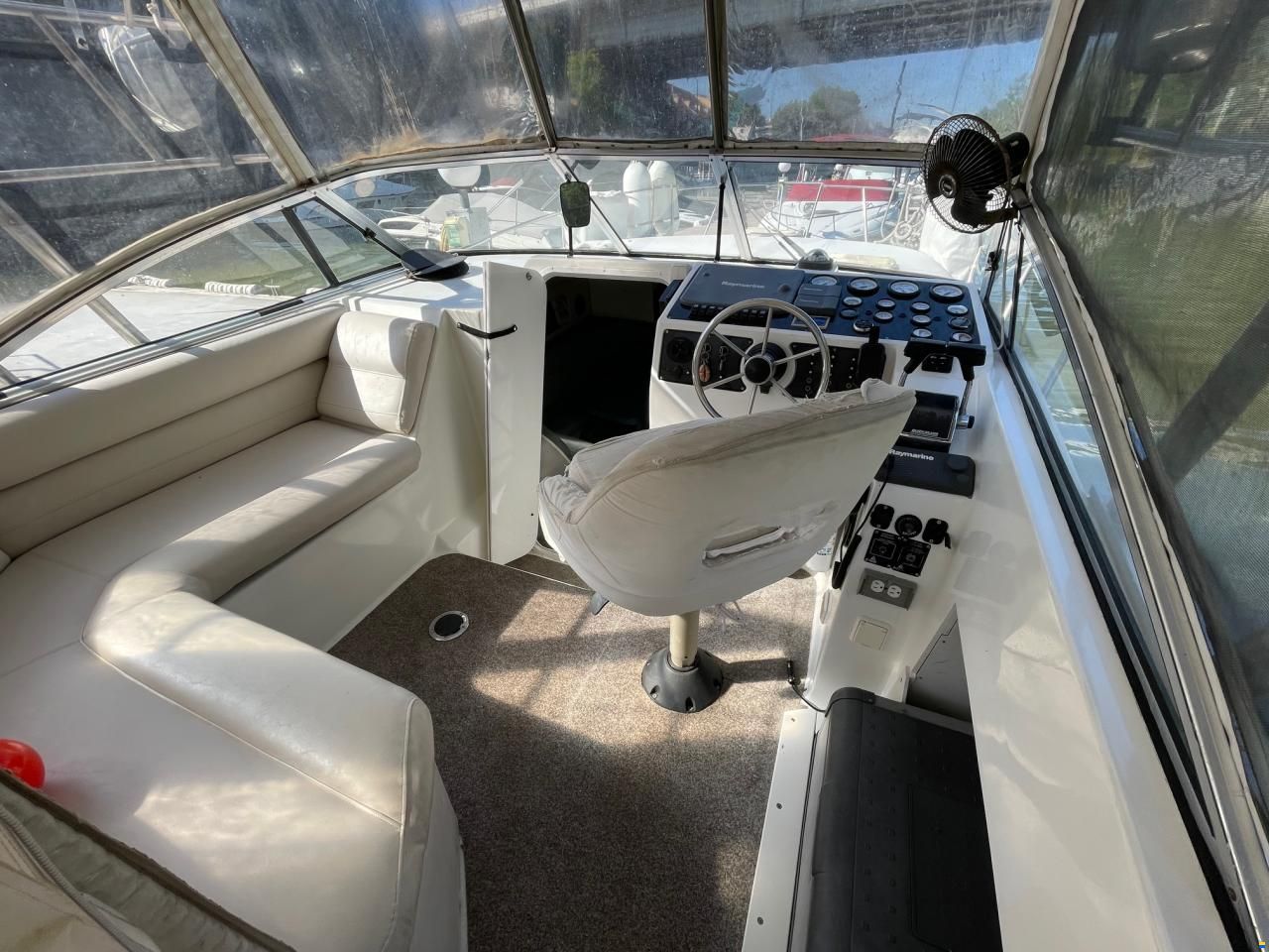 Rinker 280 Fiesta Vee