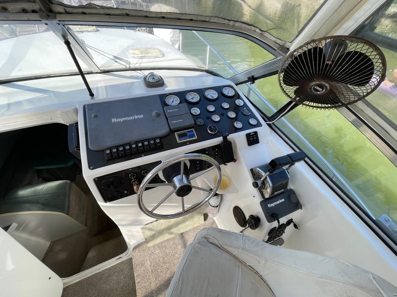 Rinker 280 Fiesta Vee
