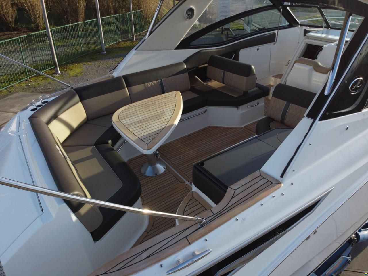Sea Ray 320 Sundancer