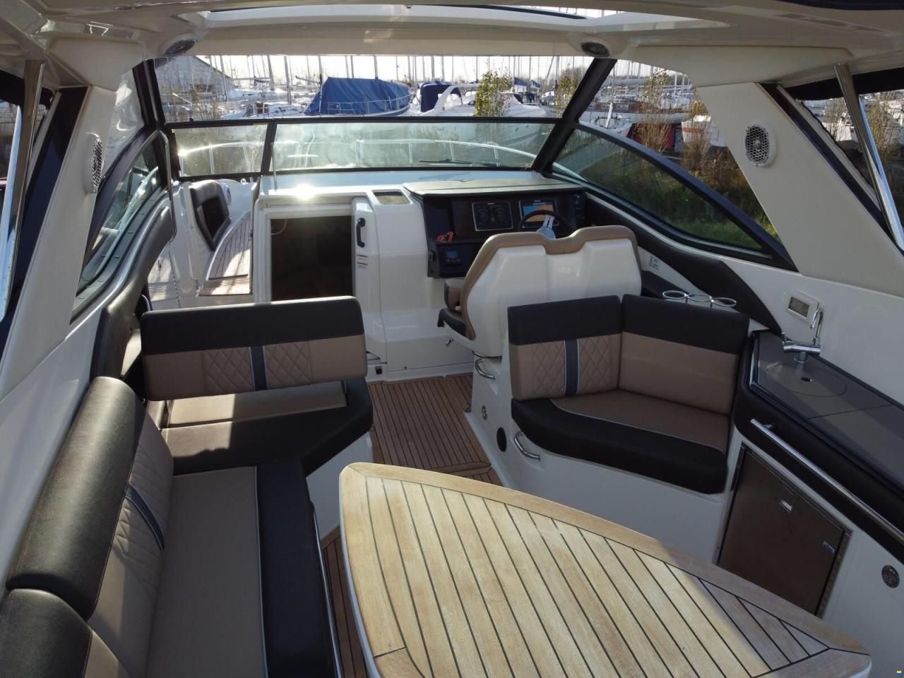 Sea Ray 320 Sundancer